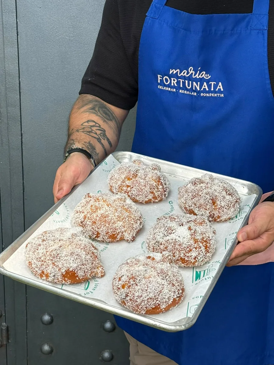 Pan de muerto de coco y maracuyá